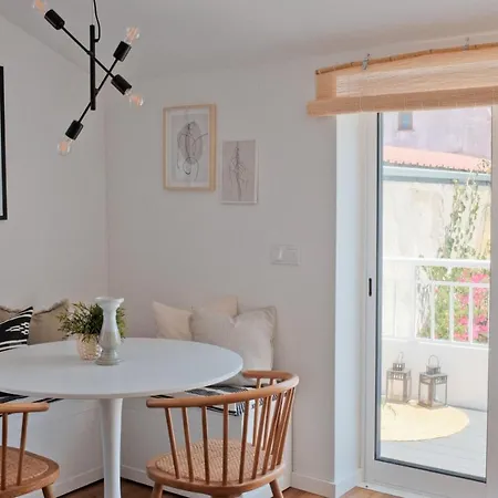 Downtown Terrace - 2 Bedroom In Graca With Private & Sunny Terrace! Appartamento Lisbona