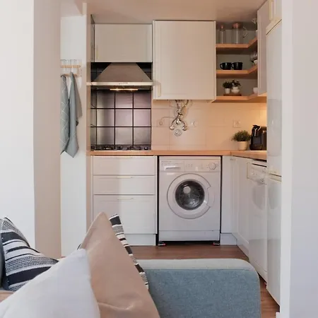 Downtown Terrace - 2 Bedroom In Graca With Private & Sunny Terrace! Appartamento *