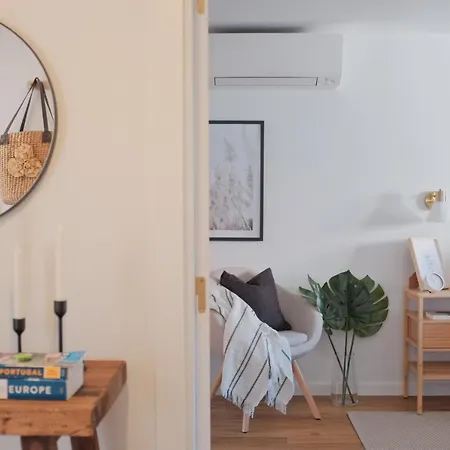 Downtown Terrace - 2 Bedroom In Graca With Private & Sunny Terrace! Daire *