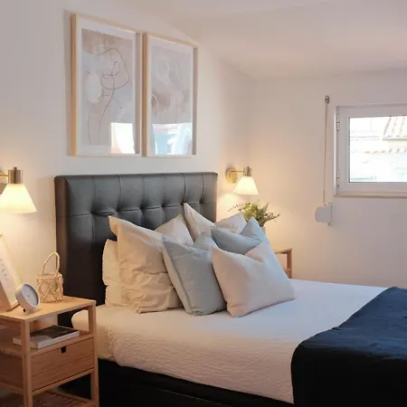 Διαμέρισμα Downtown Terrace - 2 Bedroom In Graca With Private & Sunny Terrace! *