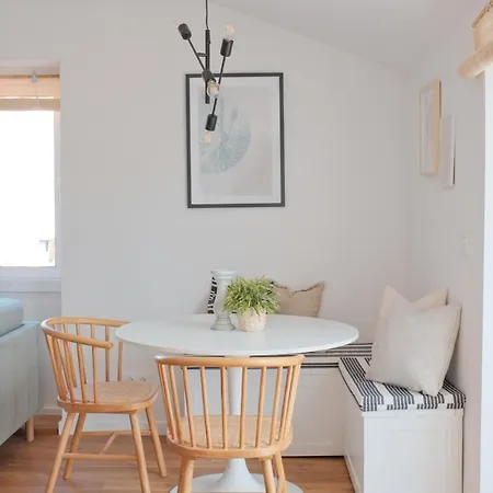 Downtown Terrace - 2 Bedroom In Graca With Private & Sunny Terrace! Διαμέρισμα