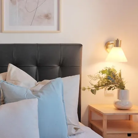 Downtown Terrace - 2 Bedroom In Graca With Private & Sunny Terrace!