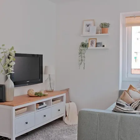 Downtown Terrace - 2 Bedroom In Graca With Private & Sunny Terrace! * リスボン