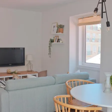 아파트 Downtown Terrace - 2 Bedroom In Graca With Private & Sunny Terrace! *