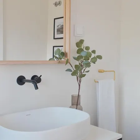 Downtown Terrace - 2 Bedroom In Graca With Private & Sunny Terrace!