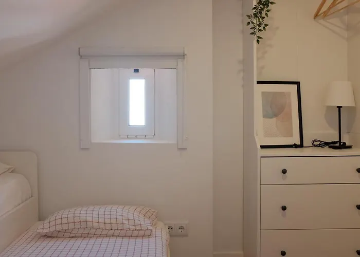 Downtown Terrace - 2 Bedroom In Graça With Private&sunny Terrace! Apartamento