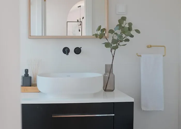 Downtown Terrace - 2 Bedroom In Graça With Private&sunny Terrace! Apartamento *