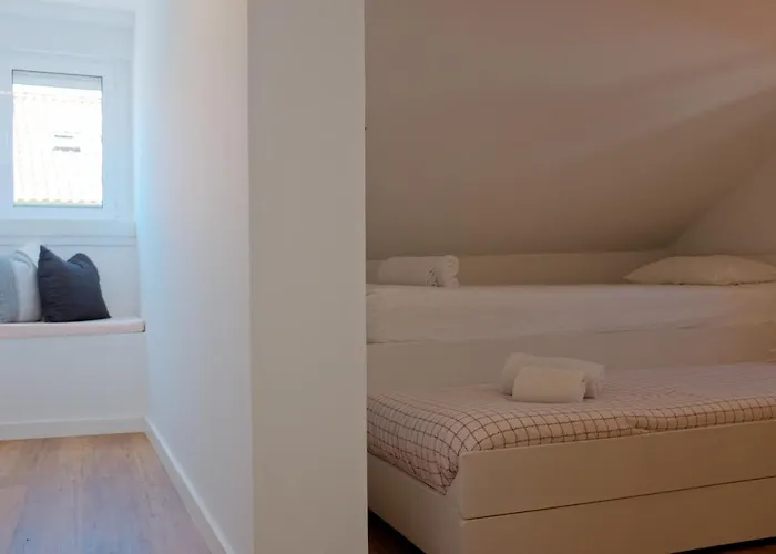 Downtown Terrace - 2 Bedroom In Graça With Private&sunny Terrace! *