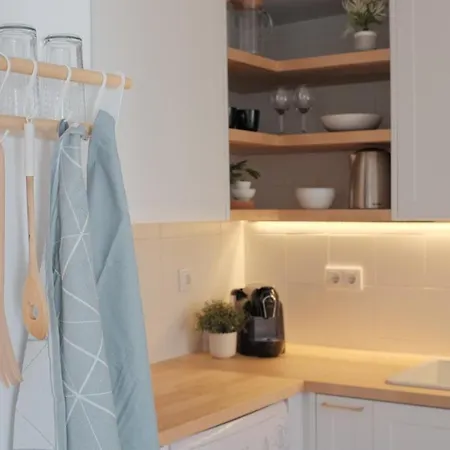 Downtown Terrace - 2 Bedroom In Graca With Private & Sunny Terrace! Lägenhet