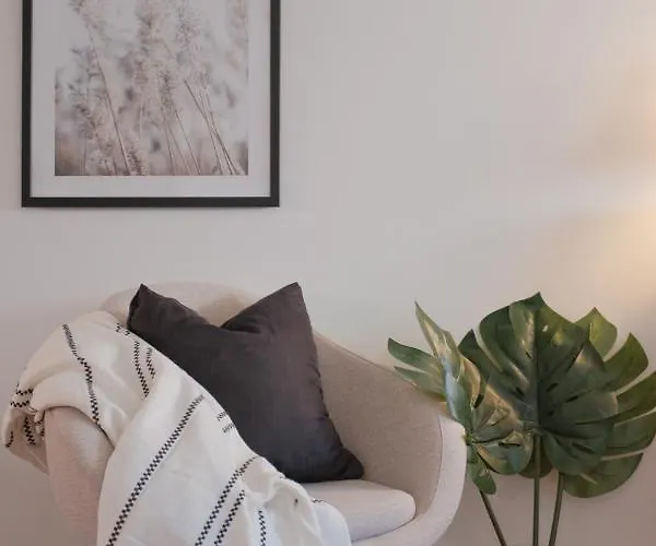 Downtown Terrace - 2 Bedroom In Graca With Private & Sunny Terrace! Appartamento Lisbona