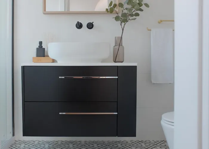 Downtown Terrace - 2 Bedroom In Graca With Private & Sunny Terrace!