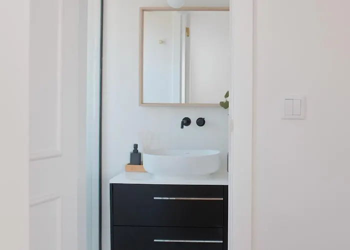 Downtown Terrace - 2 Bedroom In Graca With Private & Sunny Terrace! Appartamento *