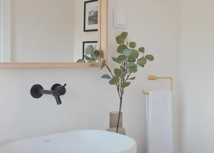 Downtown Terrace - 2 Bedroom In Graca With Private & Sunny Terrace!