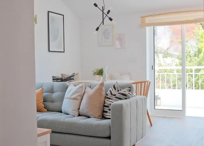 Downtown Terrace - 2 Bedroom In Graca With Private & Sunny Terrace! * Lisbona