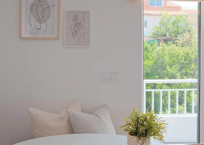 Downtown Terrace - 2 Bedroom In Graca With Private & Sunny Terrace! Appartamento