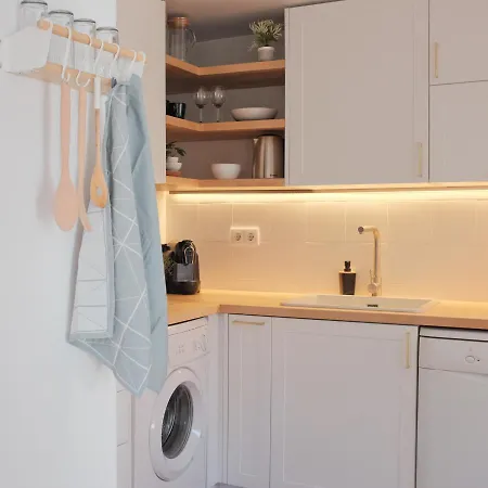 Appartement Downtown Terrace - 2 Bedroom In Graça With Private&sunny Terrace!